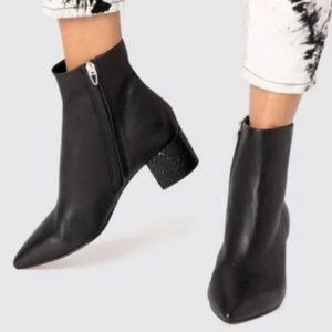 DOLCE VITA Sleek Leather Ankle Booties Snake Heel Pointed Toe Size 8 Bla…